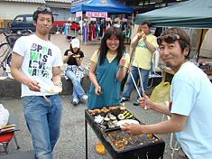 100502bbq-thh.jpg
