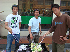 100502bbq-tht.jpg