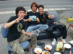 100502bbq-youngguys.jpg