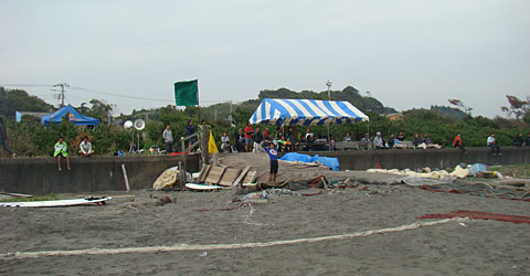 101017suc-tent.jpg
