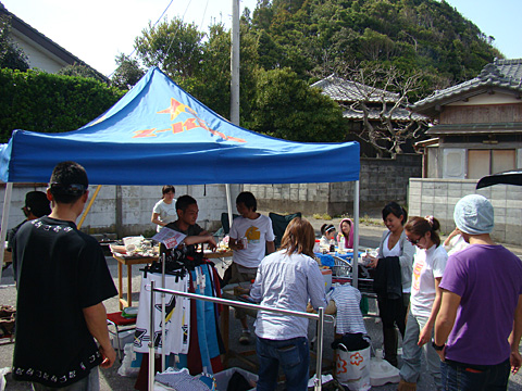 110416market-take1.jpg