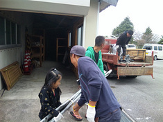 111021help2.jpg