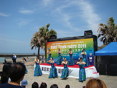 t110604festa-hula2.jpg