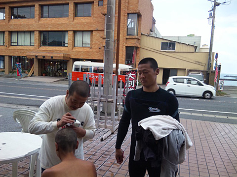 t111024cut-hear2.jpg