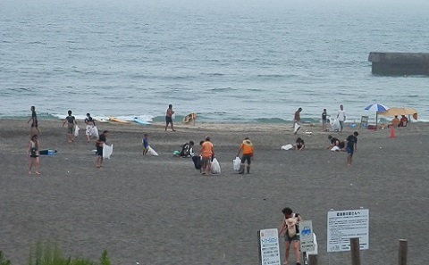 150808am-beachclean1.jpg