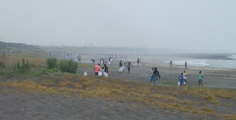 150808am-beachclean3.jpg